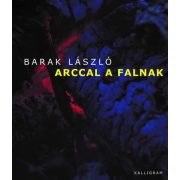 Arccal a falnak