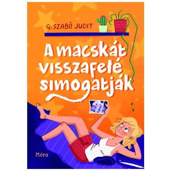 A macskát visszafelé simogatják