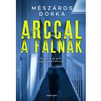 Arccal a falnak